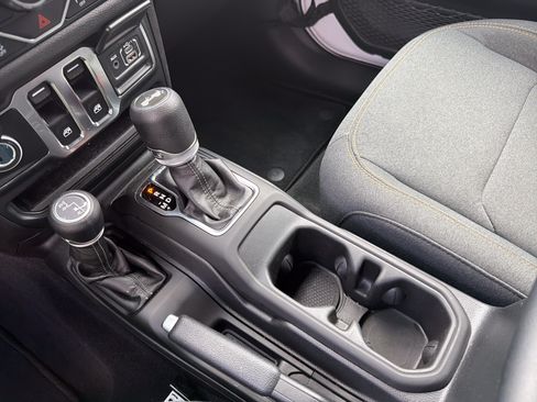 Certified 2025 Jeep Wrangler Sport AWD/4WD image 17