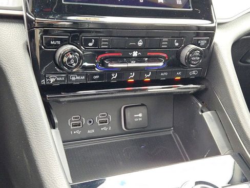 New 2025 Jeep Grand Cherokee L Altitude image 30
