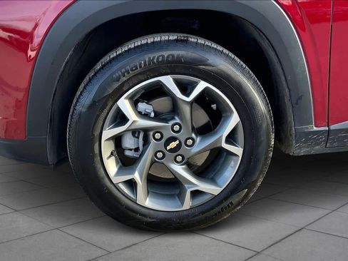 Used 2025 Chevrolet Trax LT image 11