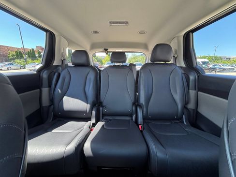Used 2026 Kia Carnival FWD image 37