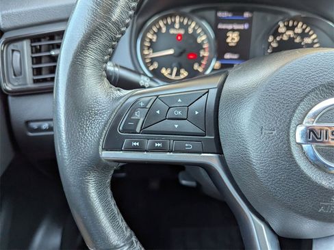 Used 2018 Nissan Rogue SV image 21