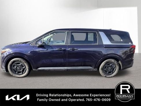 Used 2025 Kia Carnival FWD image 6