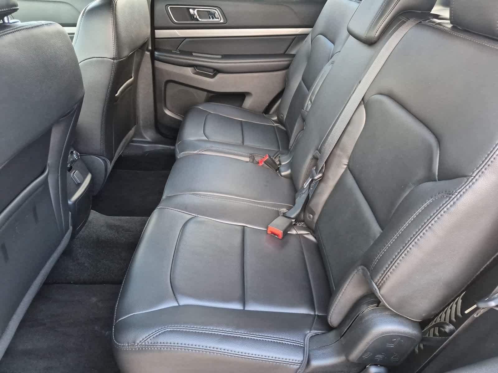 Used 2018 Ford Explorer XLT w/ Equipment Group 202A AWD/4WD image 19