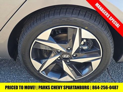Used 2023 Hyundai Elantra Limited w/ Preferred Accessory Package image 18