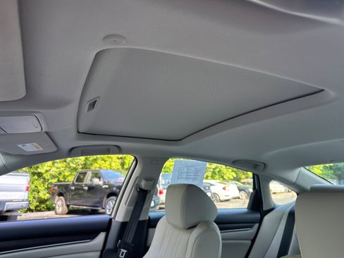Used 2018 Honda Accord Touring image 7