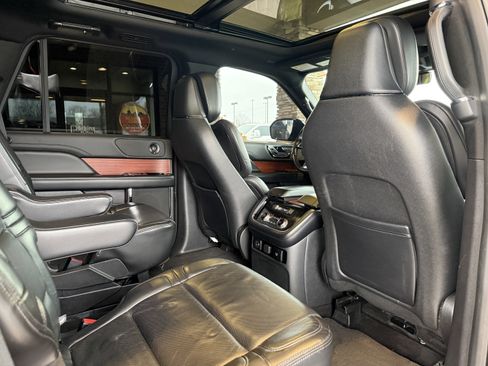 Used 2021 Lincoln Navigator Reserve image 31
