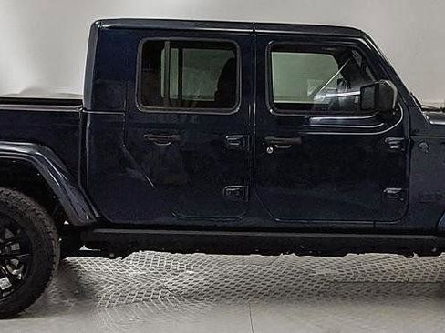 Used 2025 Jeep Gladiator Sport AWD/4WD image 2