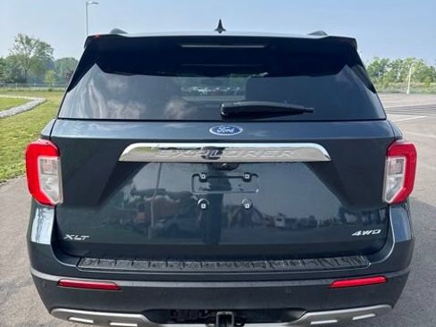 Used 2023 Ford Explorer XLT w/ Equipment Group 202A AWD/4WD image 4