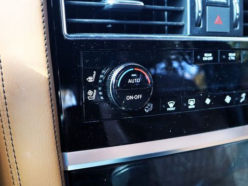 Used 2024 INFINITI QX80 Sensory image 18