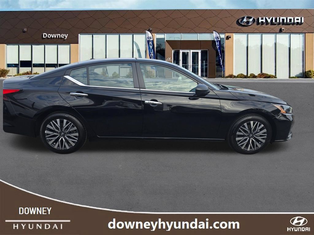 Used 2025 Nissan Altima 2.5 SV FWD image 6