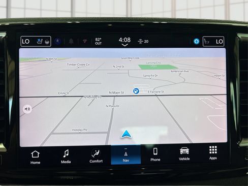 Used 2021 Chrysler Pacifica Limited w/ Uconnect Theater Family Group FWD image 33