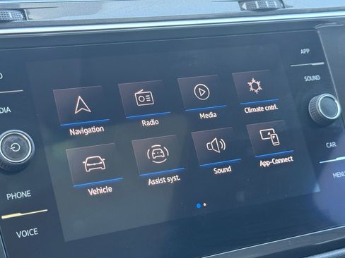 Used 2021 Volkswagen Tiguan SE w/ Panoramic Sunroof Package FWD image 18