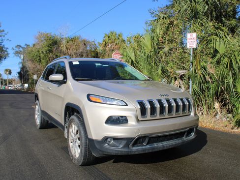 Used 2014 Jeep Cherokee Limited w/ Luxury Group image 10