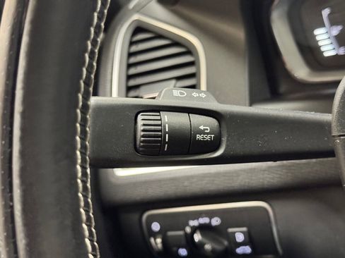 Used 2016 Volvo XC60 T6 R-Design Platinum w/ Climate Package image 21