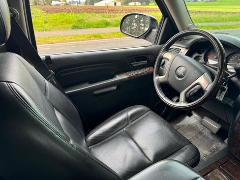Used 2013 GMC Yukon Denali image 24