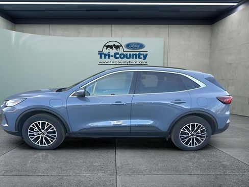 Used 2025 Ford Escape SE image 4