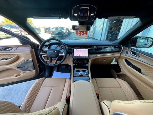 New 2025 Jeep Grand Cherokee Summit image 35