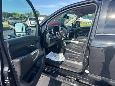 Used 2019 Nissan Titan PRO-4X AWD/4WD image 10