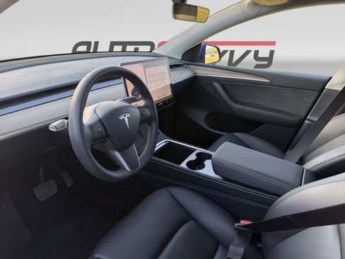 Used 2025 Tesla Model Y Long Range RWD image 10