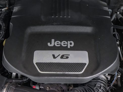 Used 2014 Jeep Wrangler Unlimited Rubicon w/ Connectivity Group AWD/4WD image 55