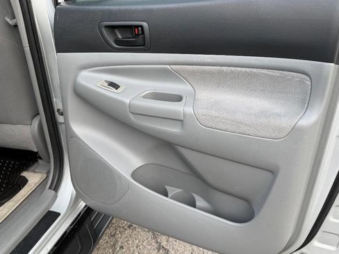 Used 2005 Toyota Tacoma V6 4dr Double Cab 4WD SB image 33
