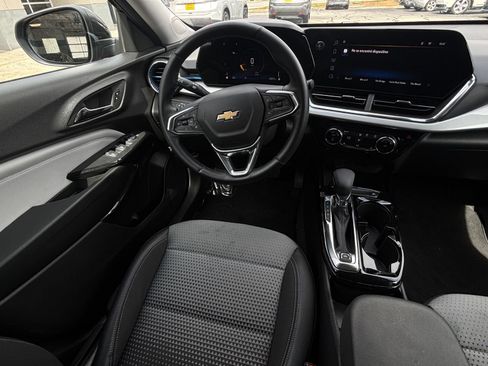 Used 2025 Chevrolet Trax LT w/ LT Convenience Package FWD image 34