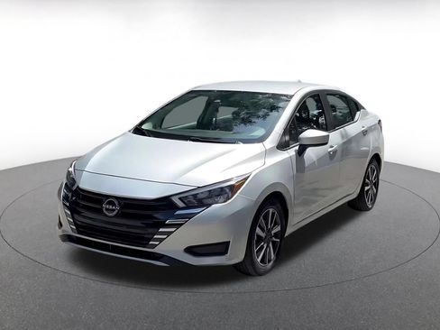Used 2025 Nissan Versa SV FWD image 5