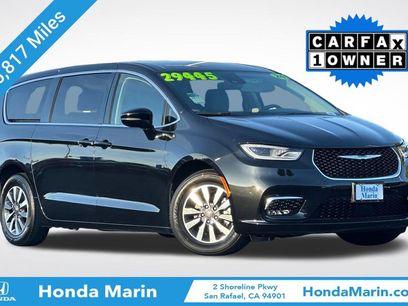 Used 2024 Chrysler Pacifica Select