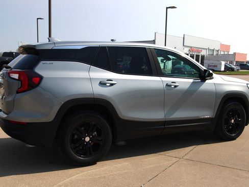 Used 2024 GMC Terrain SLE image 5