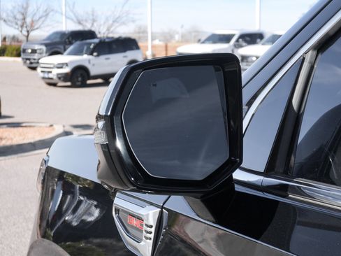 Used 2025 GMC Yukon Denali image 17