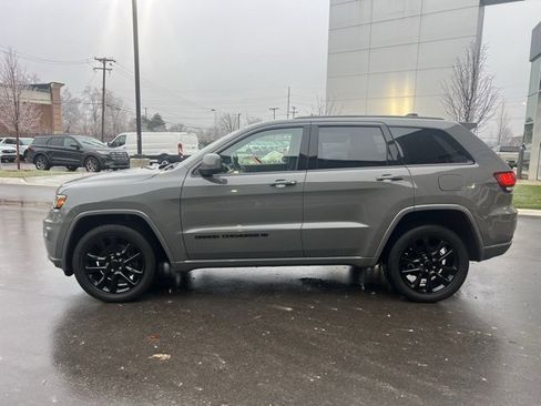 Used 2022 Jeep Grand Cherokee Laredo X image 8