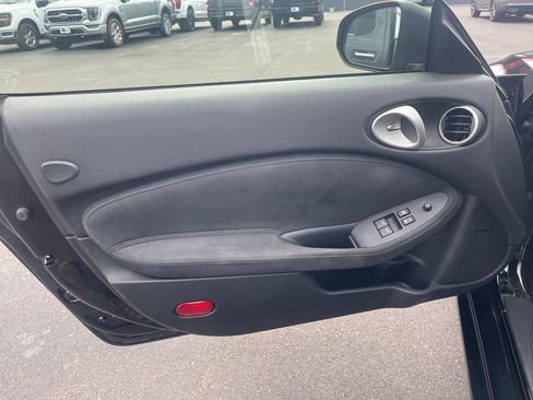 Used 2017 Nissan 370Z Touring RWD image 15