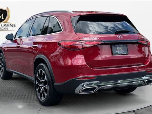 Used 2025 Mercedes-Benz GLC 350e 4MATIC image 3