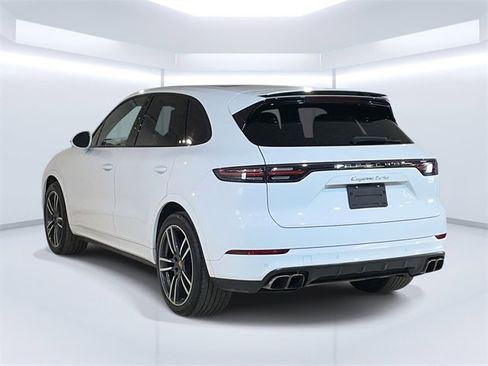 Used 2021 Porsche Cayenne Turbo image 3