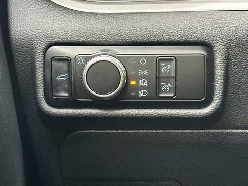 Used 2023 Ford Explorer XLT image 35