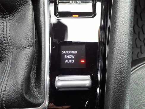 Used 2023 Jeep Compass Limited image 22