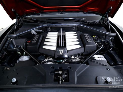 Used 2019 Rolls-Royce Dawn RWD image 32
