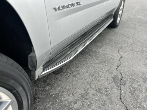 Used 2016 GMC Yukon XL SLT w/ Open Road Package image 9