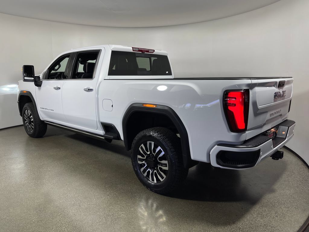 Used 2025 GMC Sierra 2500 Denali Ultimate w/ Max Trailering Package AWD/4WD image 5