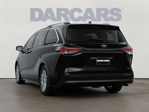 New 2026 Toyota Sienna XLE AWD/4WD image 13
