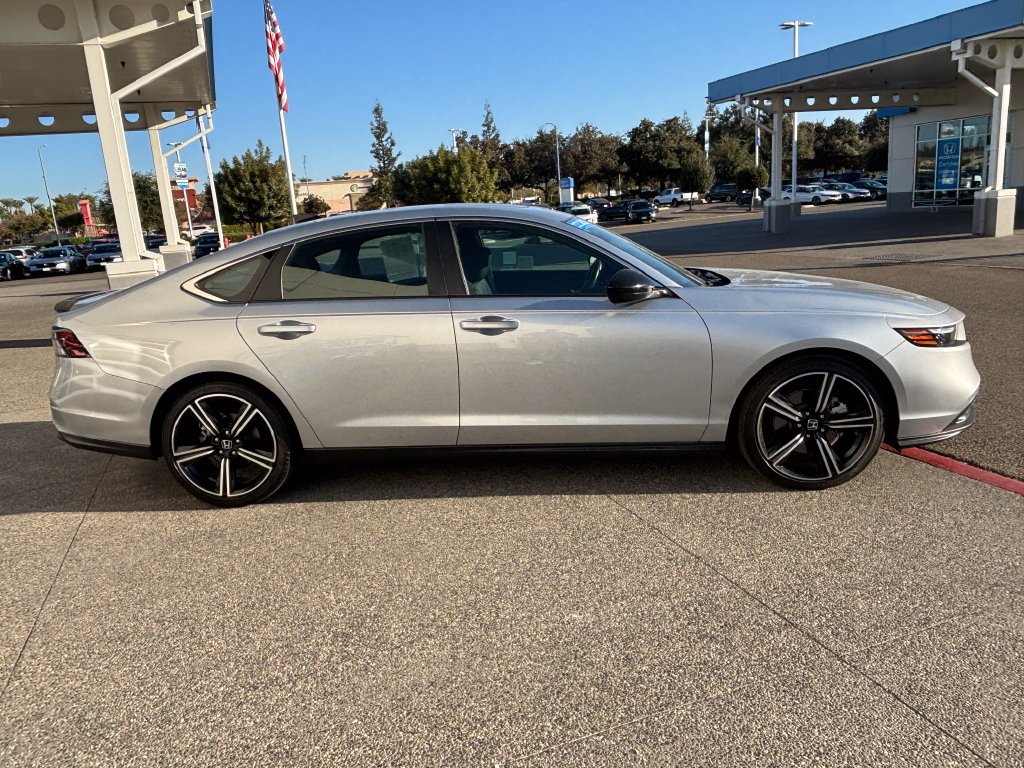 Used 2025 Honda Accord Sport image 4