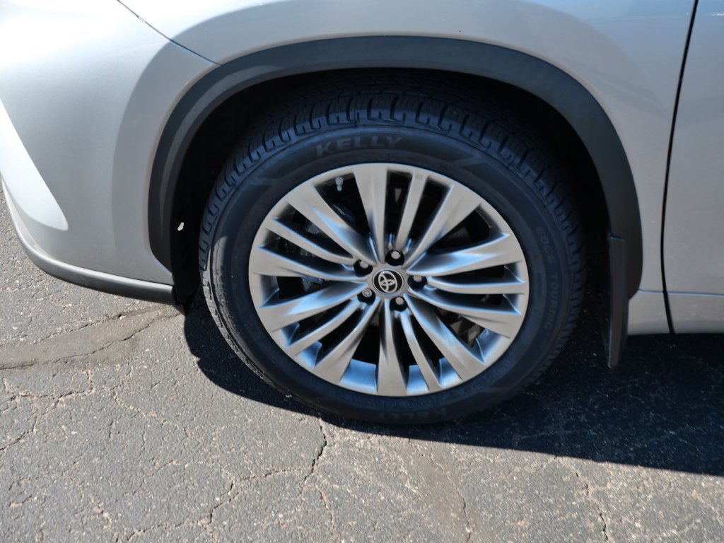 Used 2023 Toyota Highlander Platinum AWD/4WD image 8