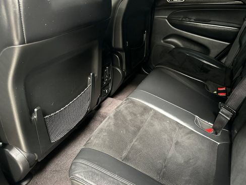 Used 2018 Jeep Grand Cherokee Altitude image 12