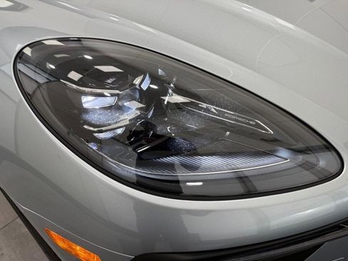 New 2026 Porsche Macan image 12