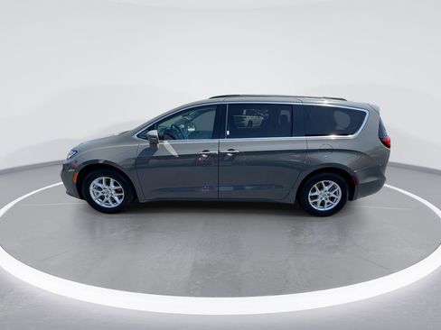 Used 2022 Chrysler Pacifica Touring-L FWD image 5