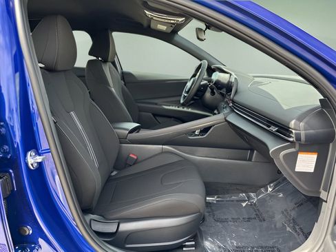 New 2025 Hyundai Elantra SEL image 22
