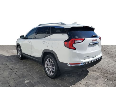 Used 2022 GMC Terrain SLT w/ Infotainment Package II image 3