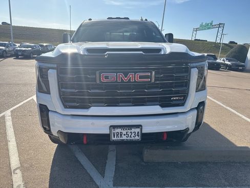 Used 2024 GMC Sierra 2500 AT4 w/ AT4 Premium Plus Package image 9