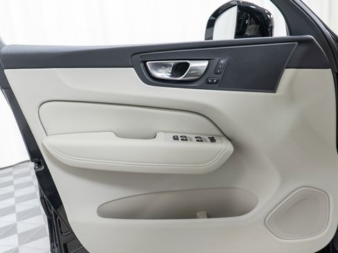 Certified 2025 Volvo XC60 B5 Plus w/ Protection Package Premier image 11