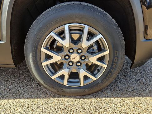 Used 2023 GMC Acadia SLE w/ Driver Convenience Package image 7